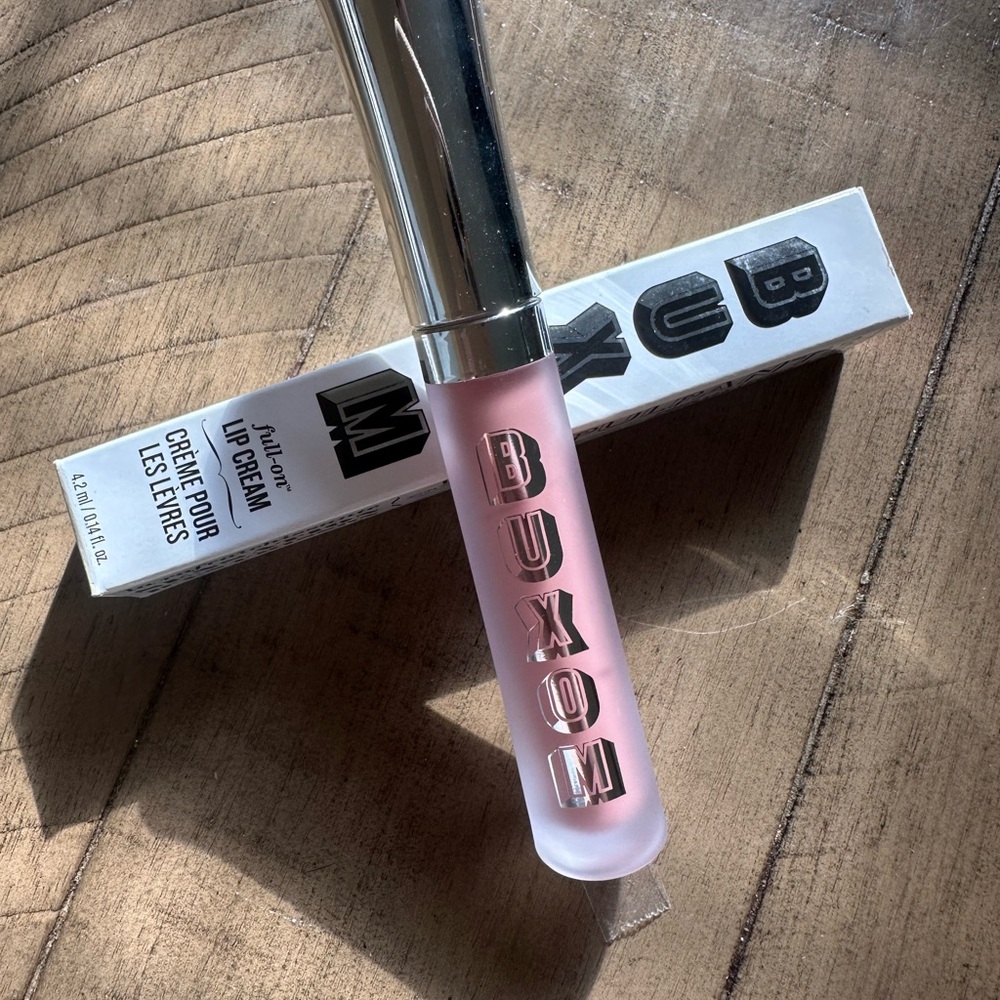 NIB Buxom White Russian Plumping Blushing Pink Lip Cream